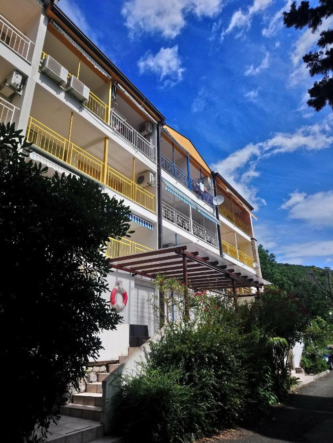 Apartments Alyssa Ичичи Экстерьер фото