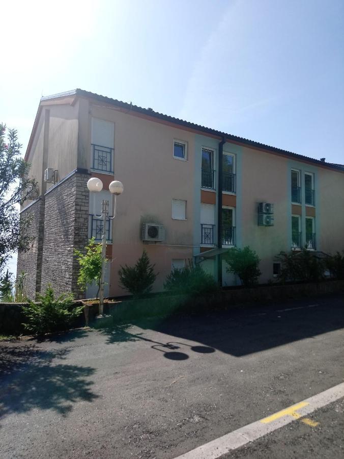 Apartments Alyssa Ичичи Экстерьер фото
